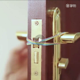 rubber band help to keep the door unlock